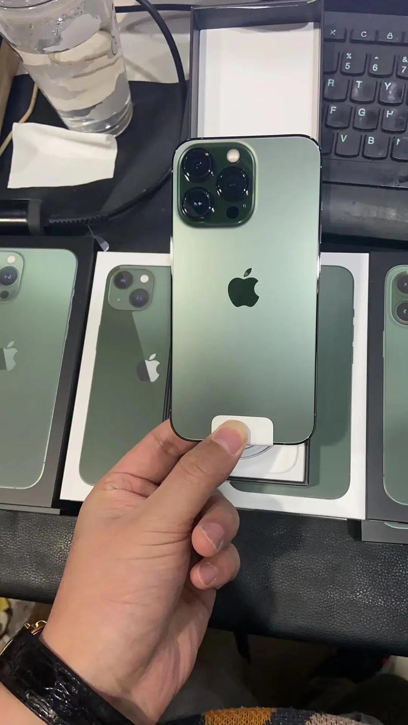 iPhone 13 科技时代里，男人的快乐就这么简单